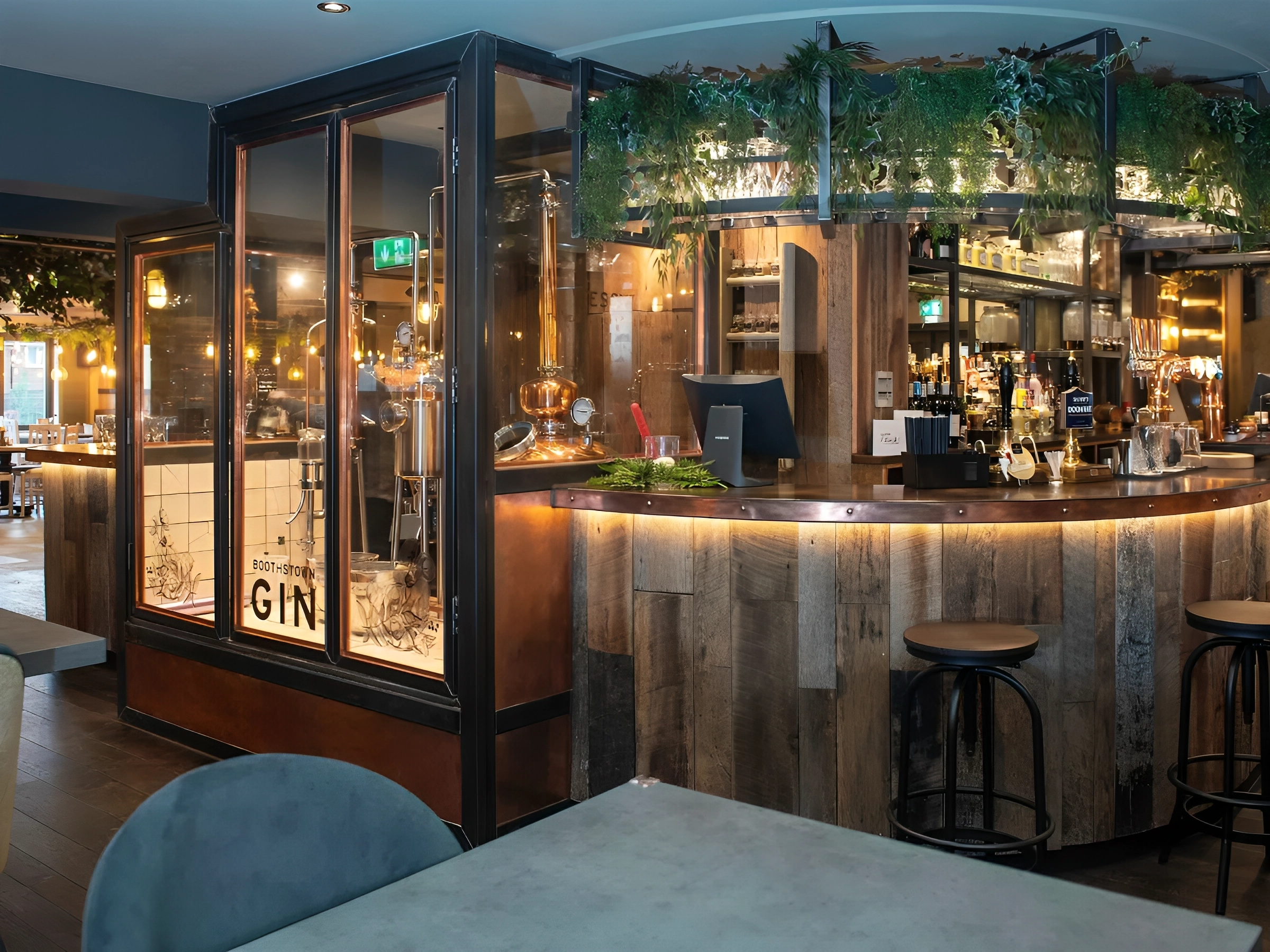 FULL INTERNAL FIT-OUT